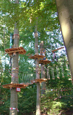 Kletterpark - (c) kaemte  / pixelio.de